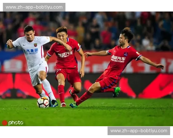 红蓝博弈的巅峰美学：上港与斯威，一场关于野心与铁血的绿茵史诗